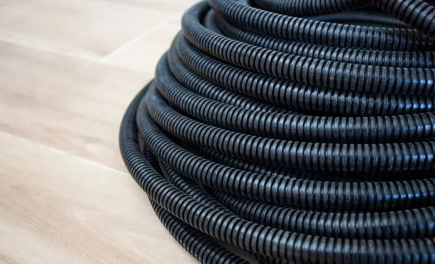 Come passare i cavi elettrici nel corrugato